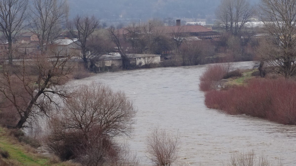 Реките край Благоевград са увеличили рязко нивото си заради обилните
