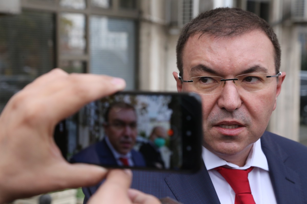 Здравният министър Костадин Ангелов даде да се разбере, че не