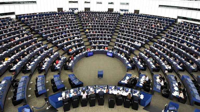 Видни европейски социалисти са съавтори на поправка на резолюция в