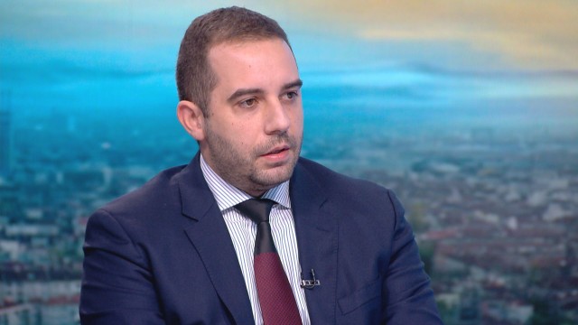 Очаквам през април личните лекари да получат и РНК ваксини