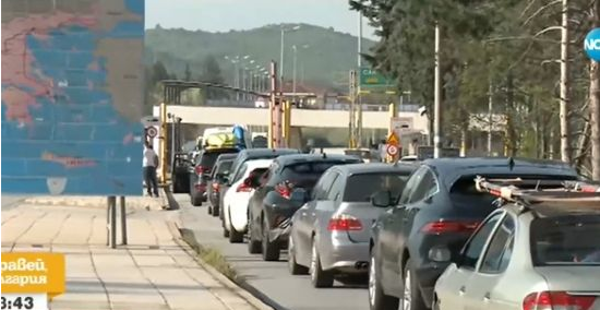 Българите тръгнаха на път образуваха се километрични задръствания по магистралите