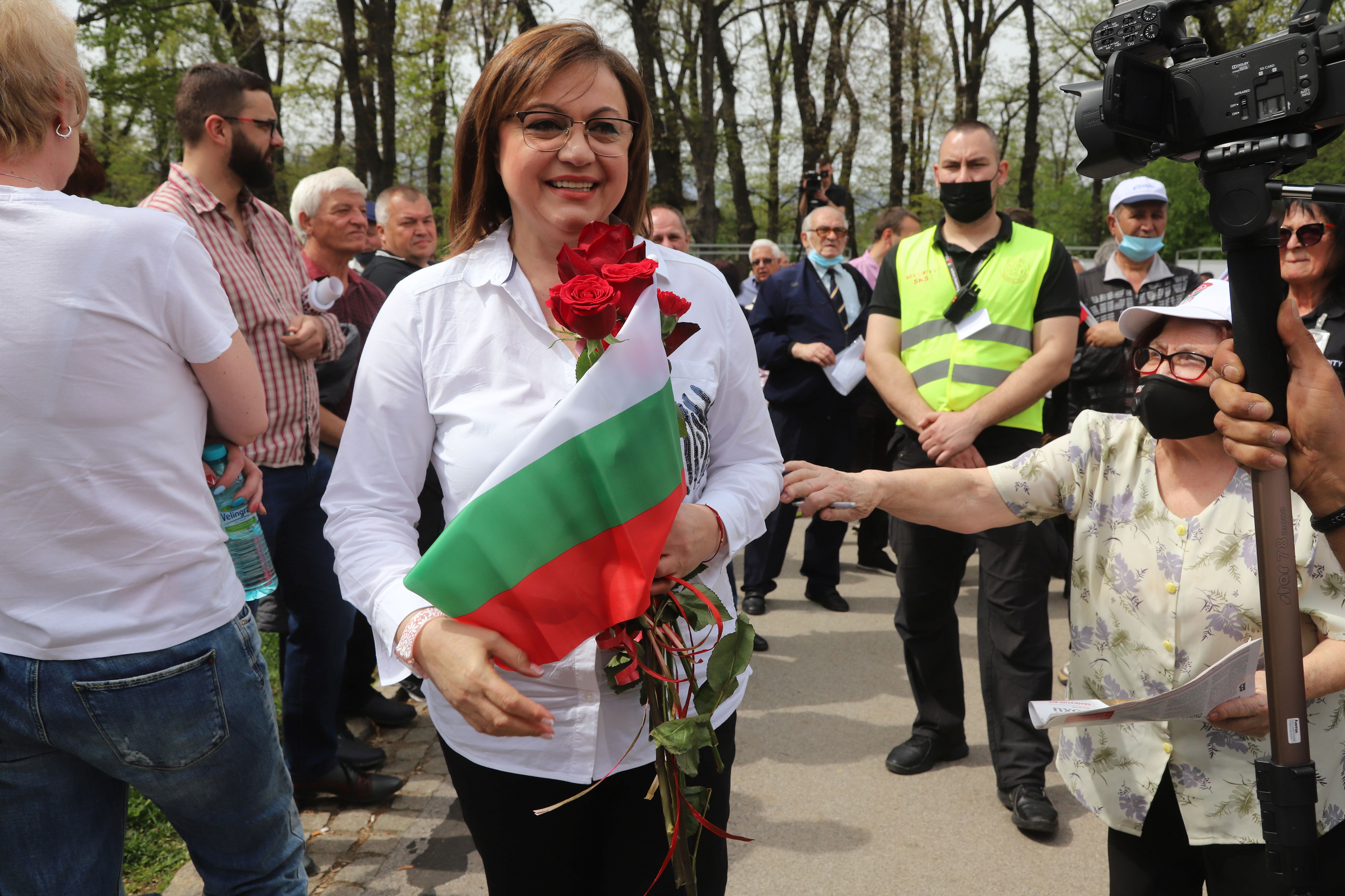 „Напълно разбираме отговорността пред България и пред народа си. И