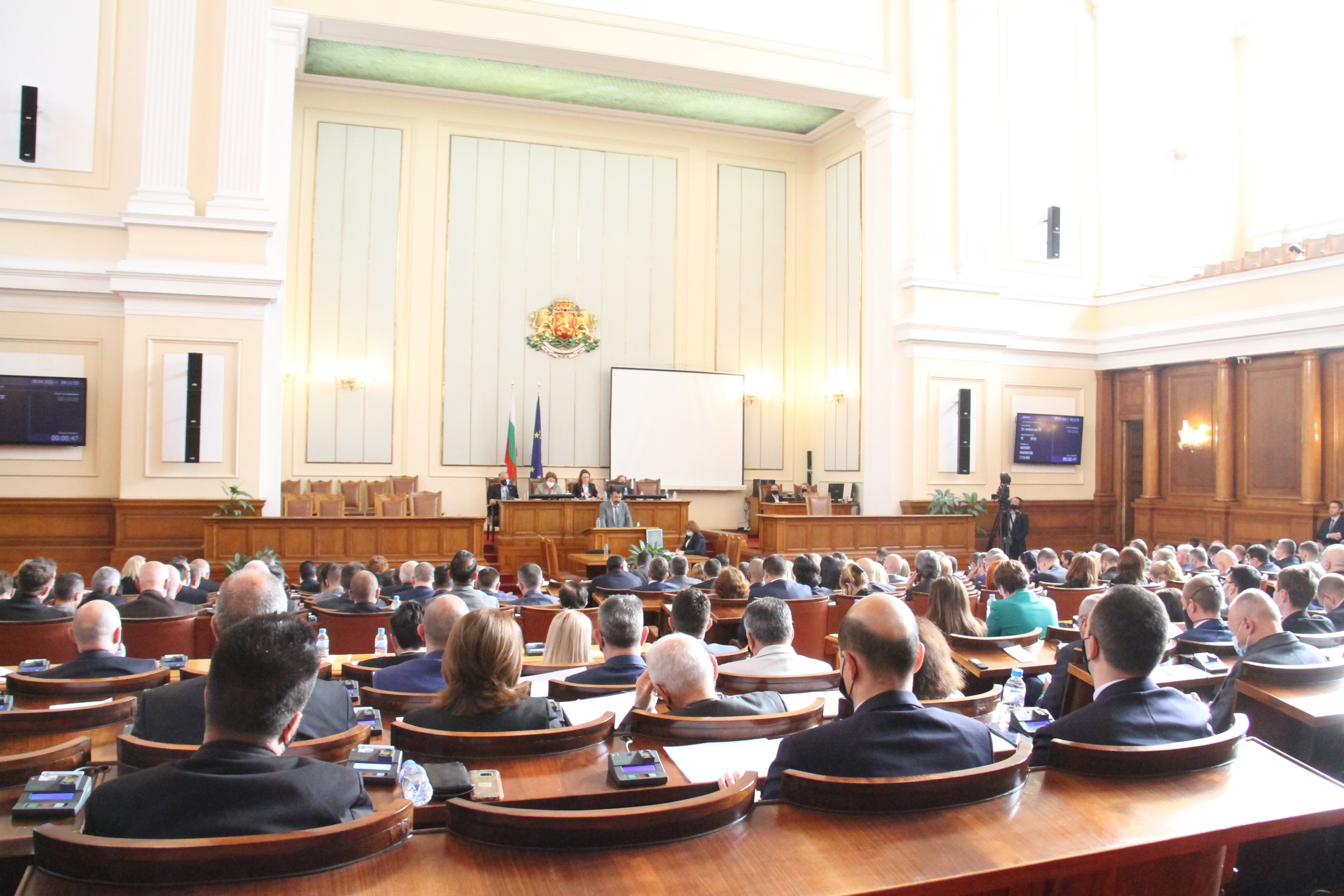 Депутатите излязоха в почивка след като председателят Ива Митева не