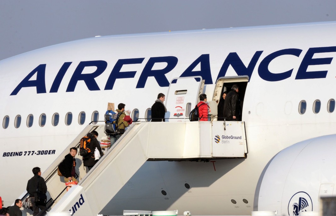 Френската авиокомпания Ер Франс прекратява полетите си във въздушното пространство