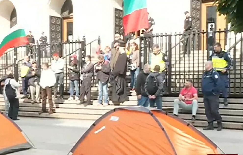 Палатковият лагер пред Съдебната палата с искане за оставката на