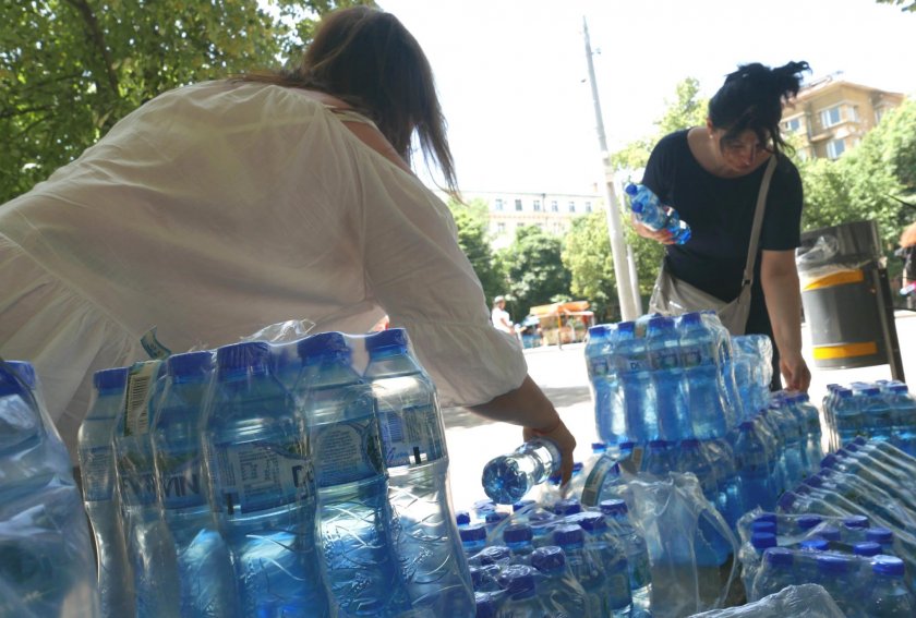 Столичната община стартира инициатива за раздаване на минерална вода на