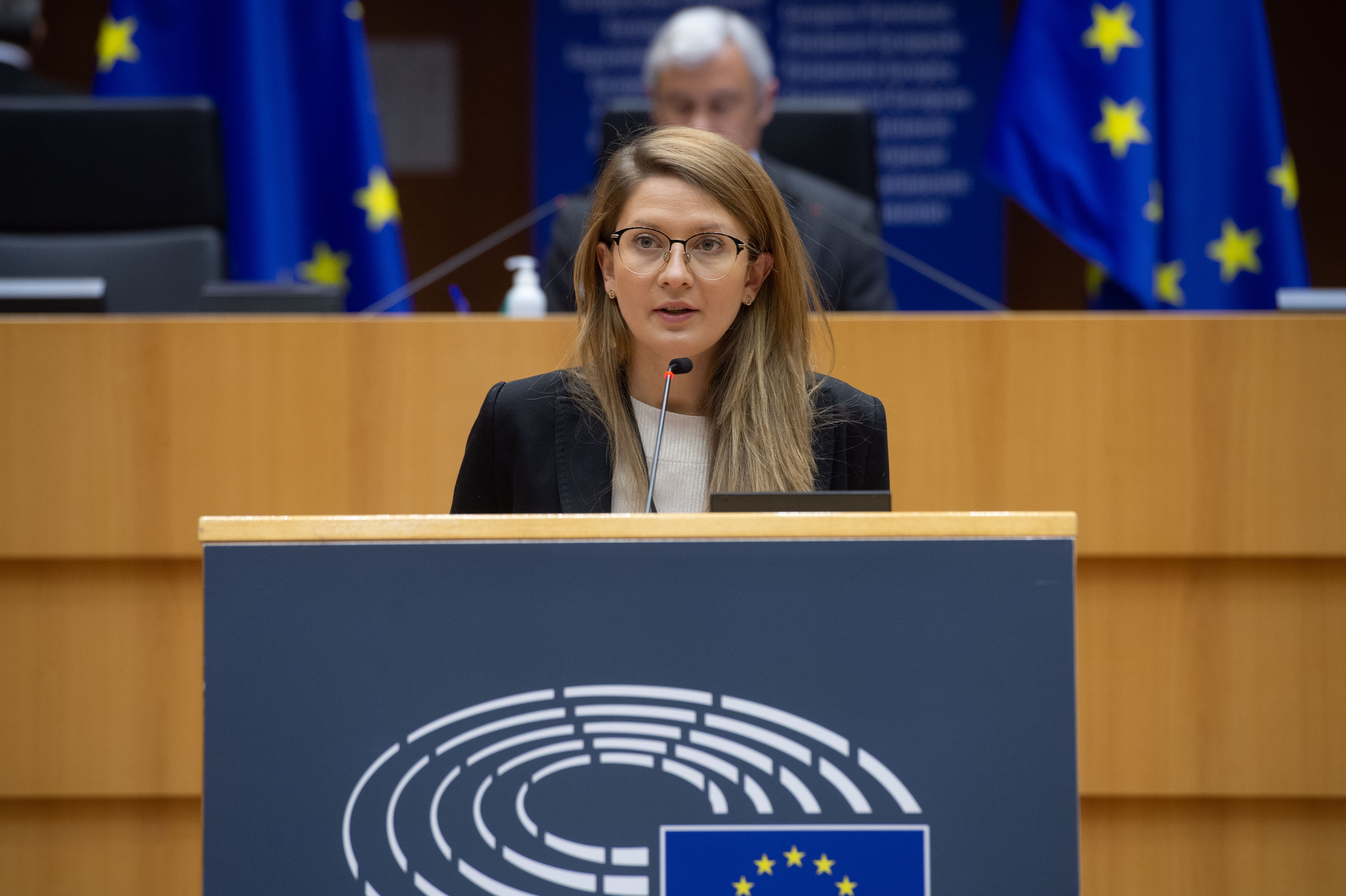 Евродепутатът Цветелина Пенкова инициира дебат за европейските фондовете в България в Комисията по бюджетен контрол
