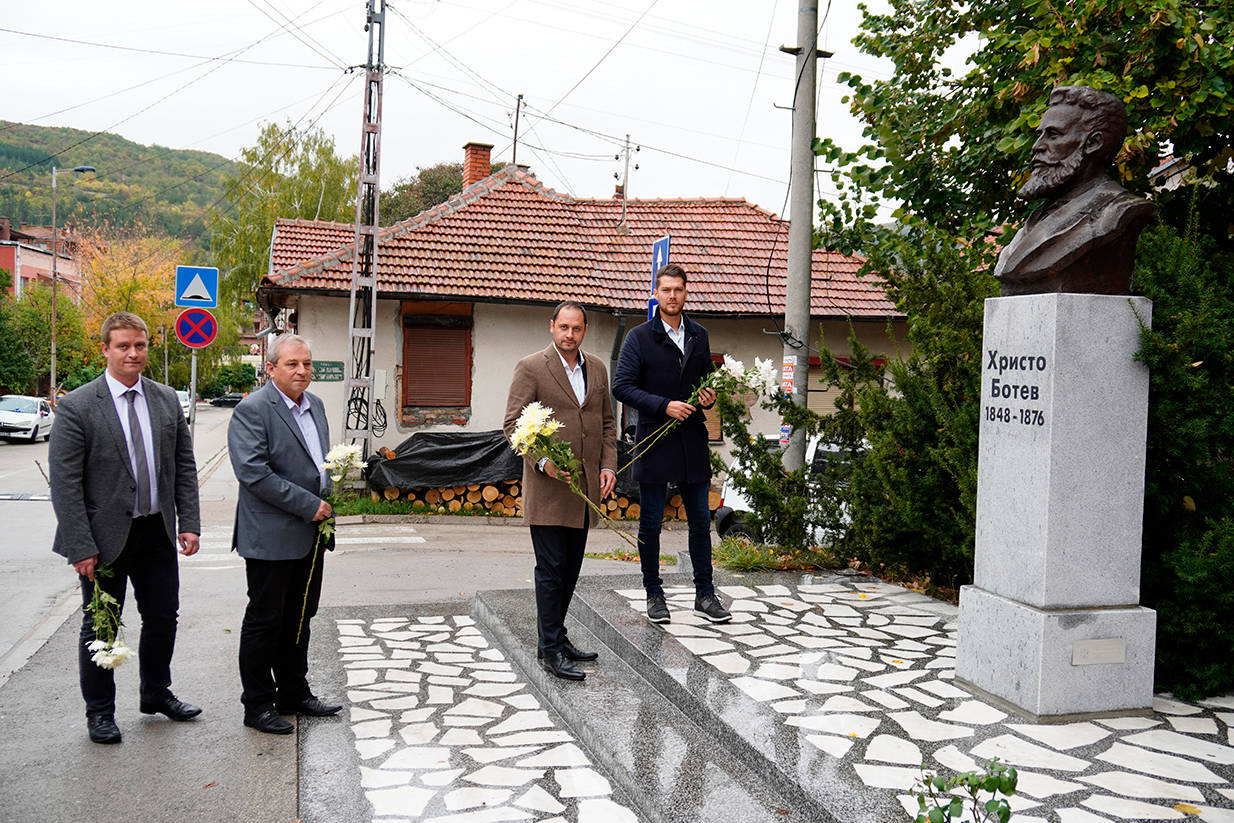 Общинските съветници от БСП в София отново защитиха Паметника на