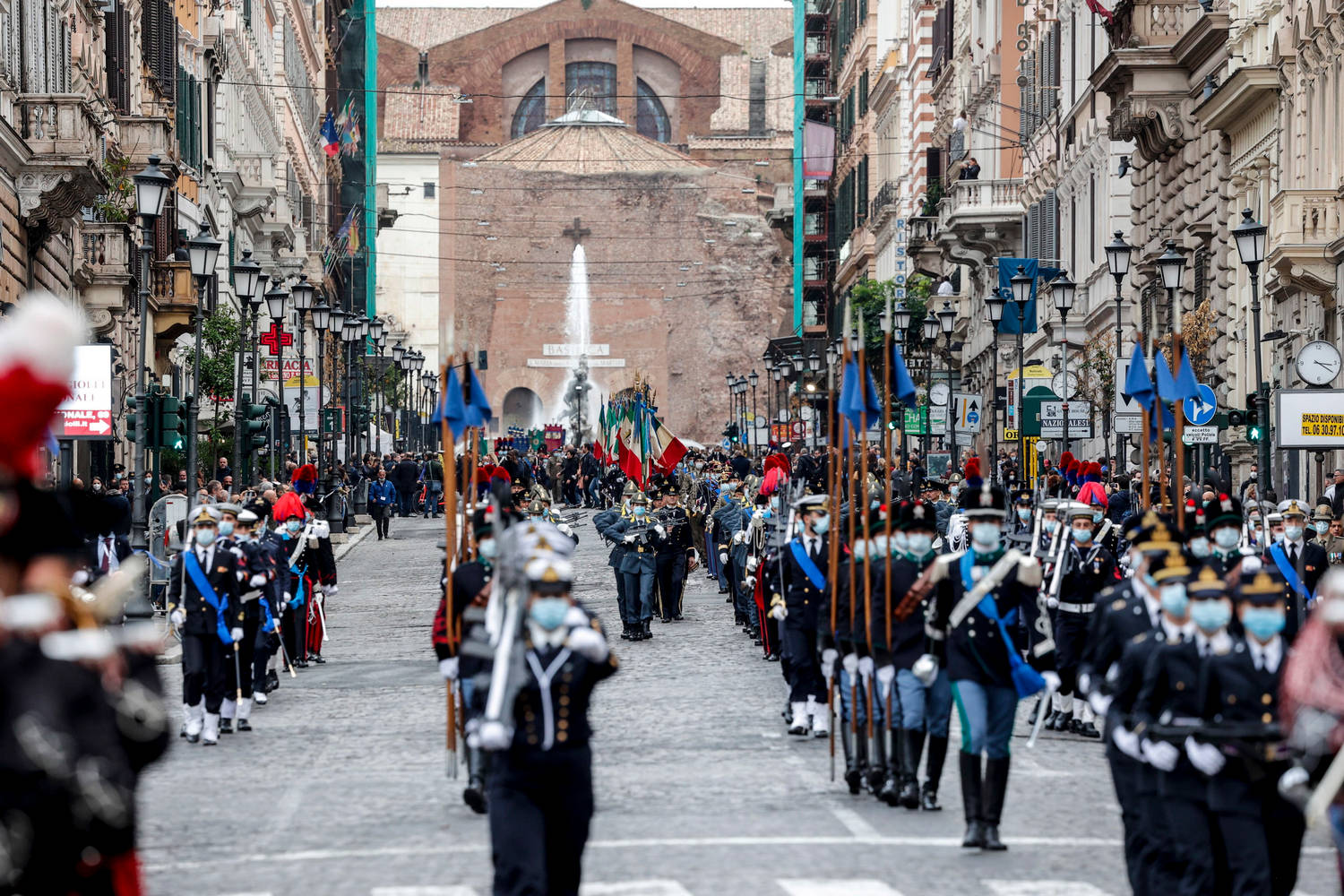 С пищен военен парад Италия отбеляза на 4 ноември Деня