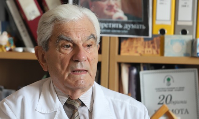 Имунологът акад Богдан Петрунов смята за грешка разрешението на властите