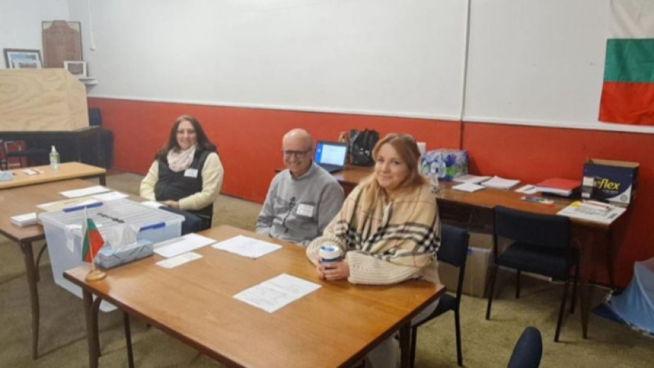 Започна изборният ден в чужбина Точно в 20 00 часа българско