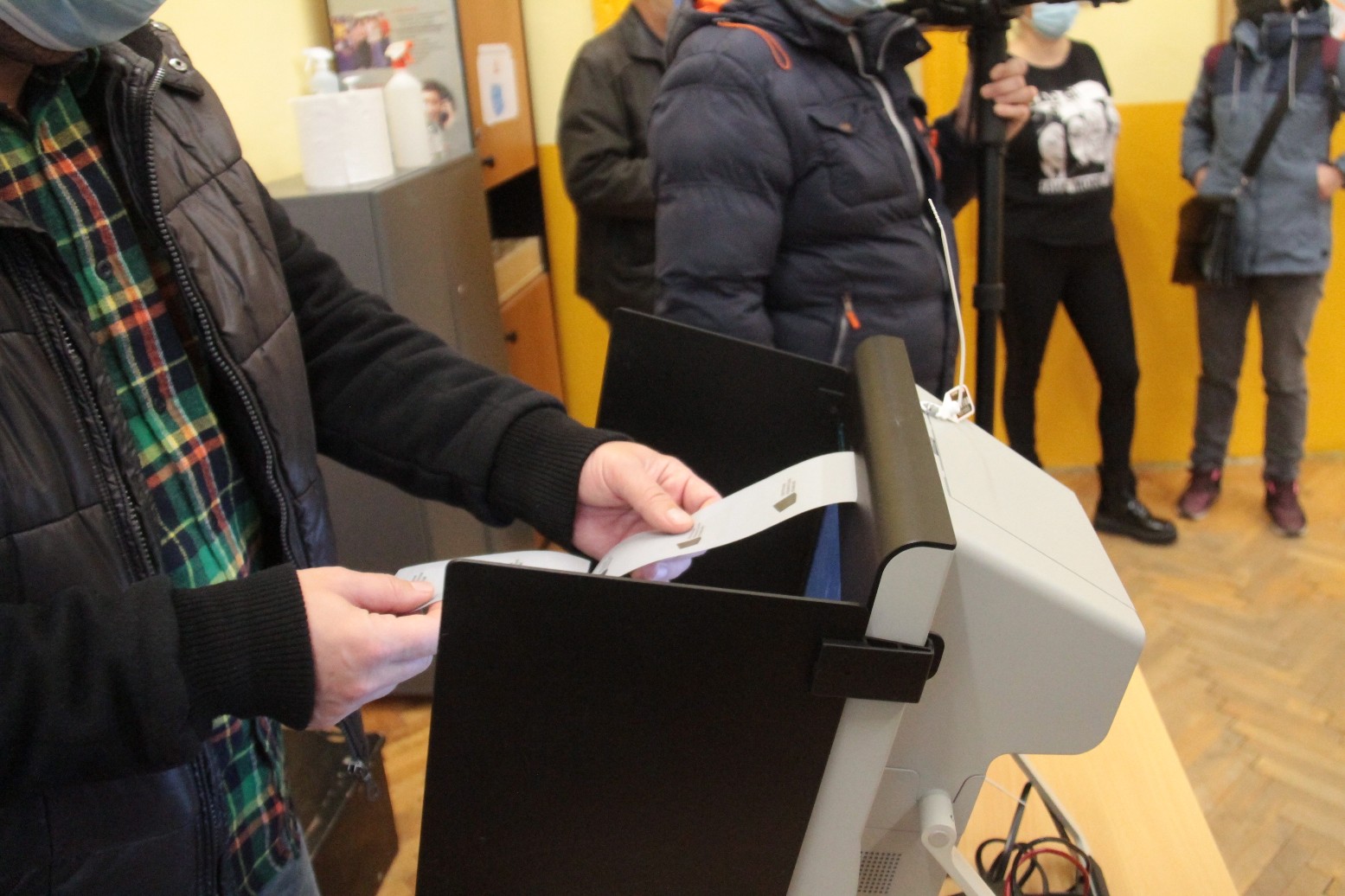 Рекородно ниска избирателна активност отчетоха социолозите и ЦИК в изборите