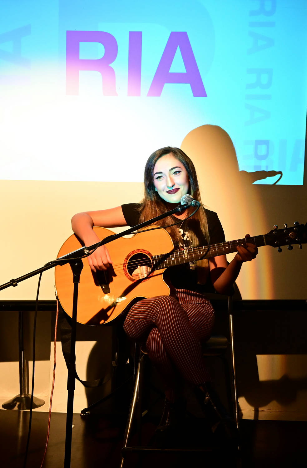 Дебютният сингъл Нашата мечта на младата изпълнителка РИА оглави най престижните