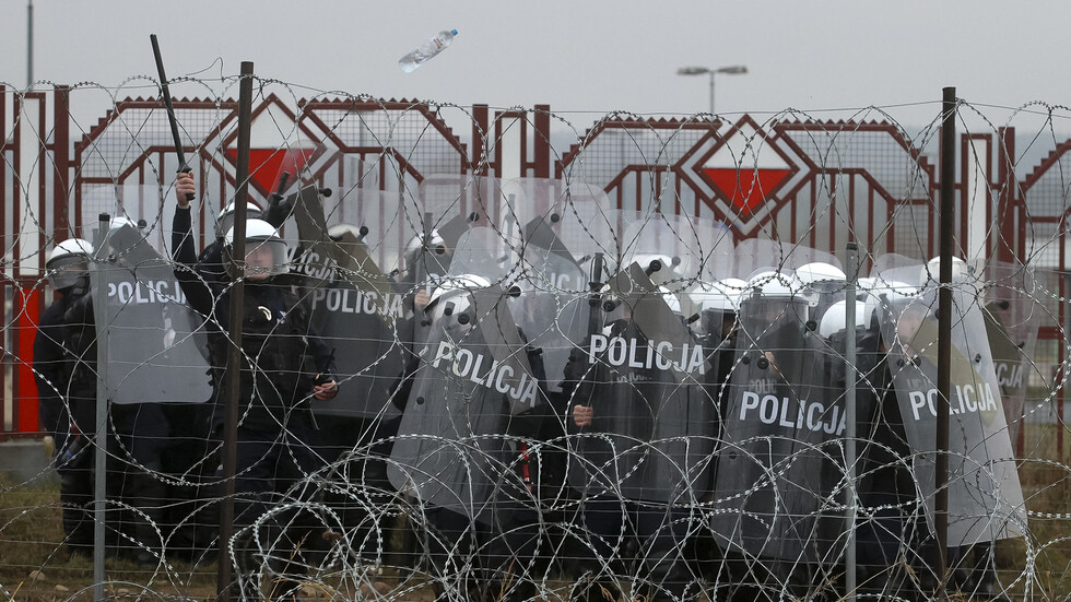 Сблъсъци между мигранти и полиция избухнаха на границата между Полша