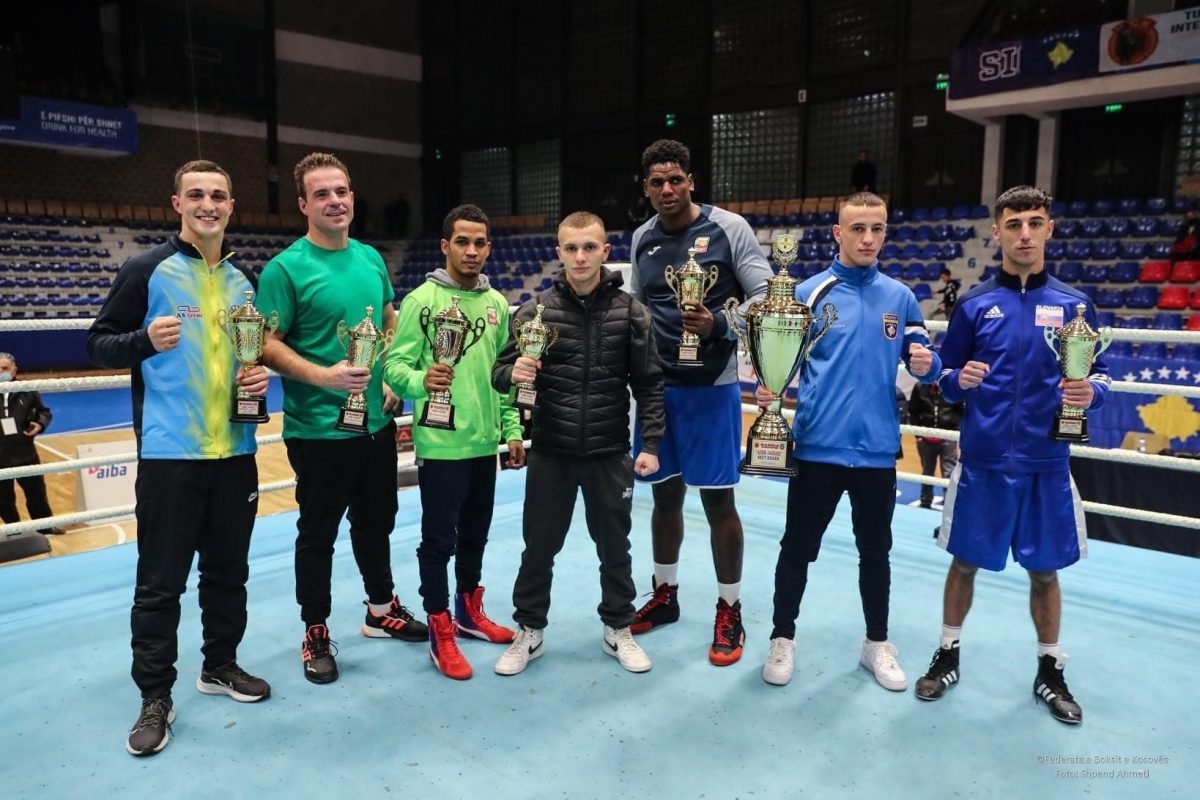Българските боксьори спечелиха 5 титли от общо шестима участника от