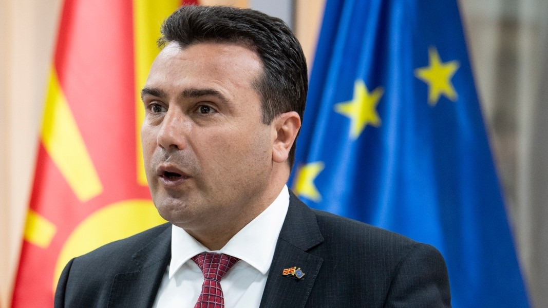 Зоран Заев подаде оставка като лидер на управляващия Социалдемократически съюз.