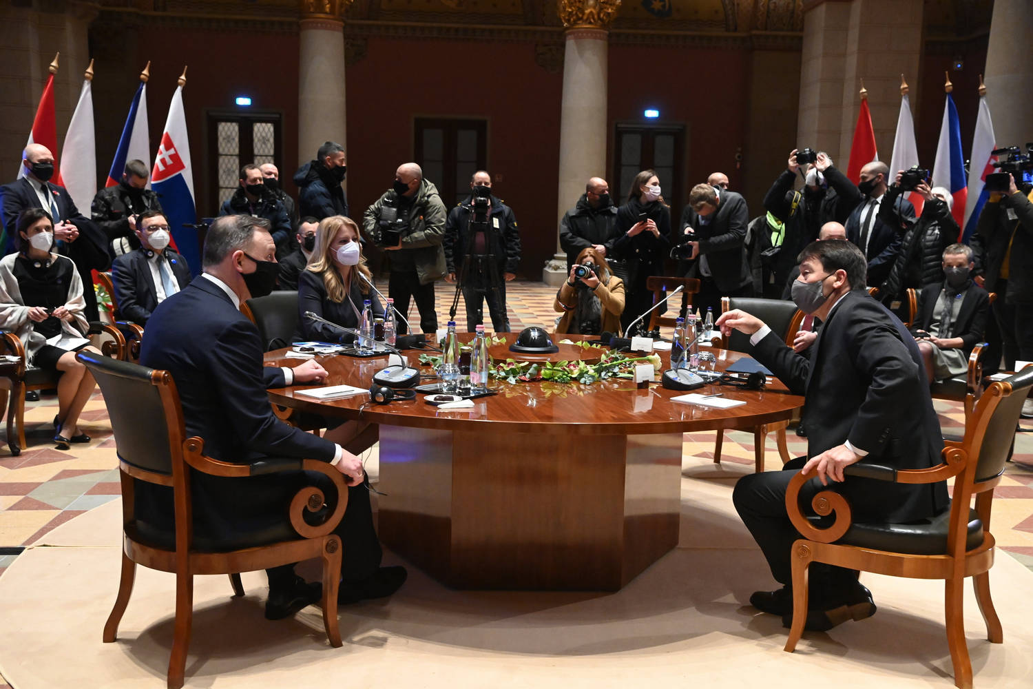 Унгарският президент Янош Адер както и колегите му от Зузана
