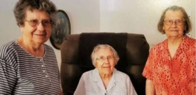 Три сестри столетнички от американския град Атууд, щата Канзас, разкриха