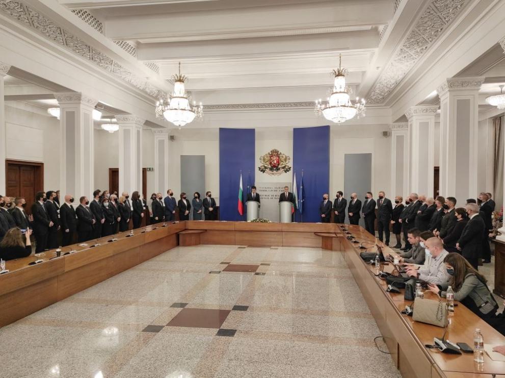 Служебният кабинет предаде властта на новото редовно правителство Церемонията започна