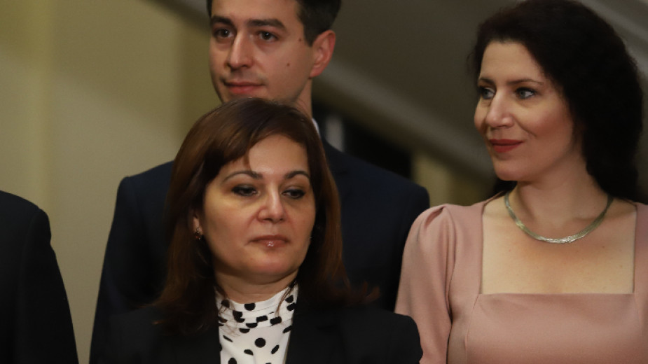 Новият министър на здравеопазването проф. Асена Сербезова спря временно решението
