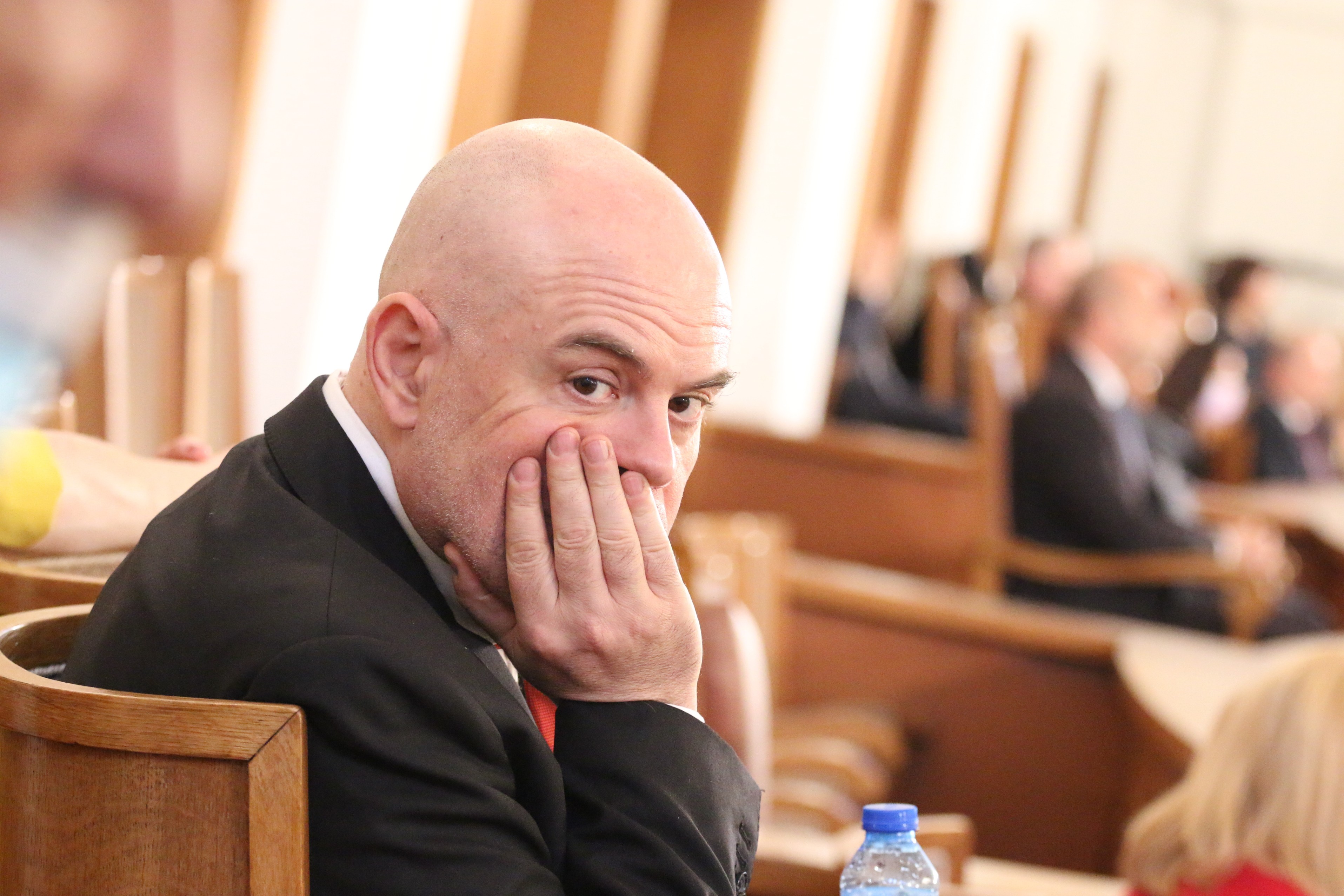 Главният прокурор Иван Гешев промени рязко отношението си към новата