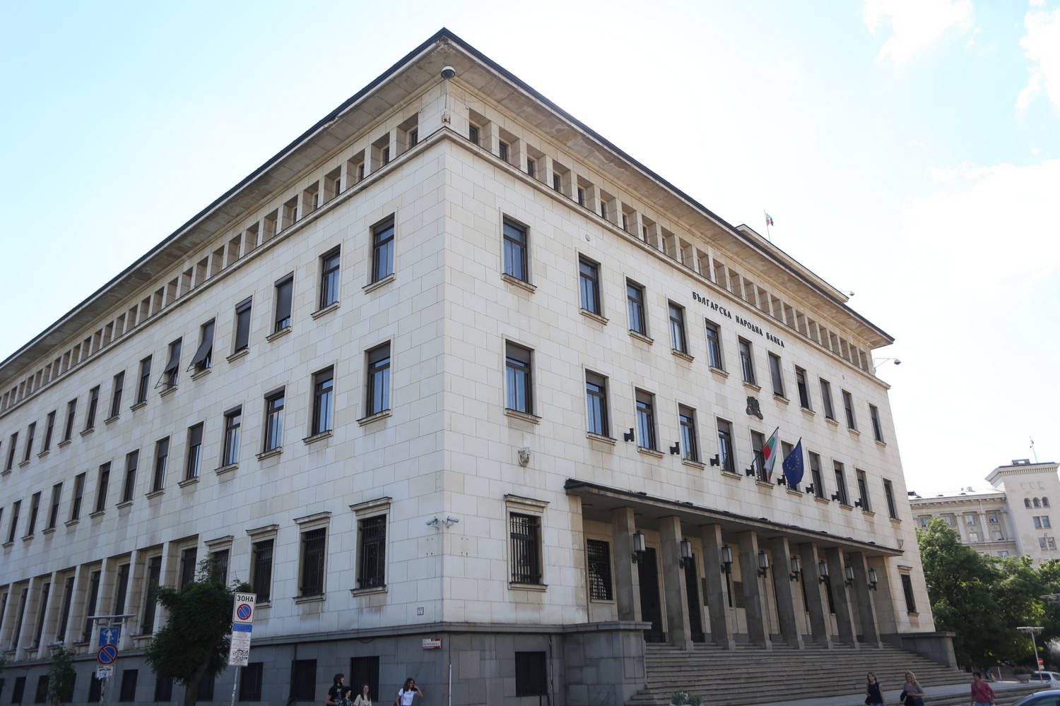 БНБ затегна правилата за отпускане на кредити от банките Управителният