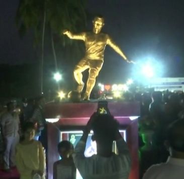 Статуя на Кристиано Роналдо в Индия раздели местното население Монументът