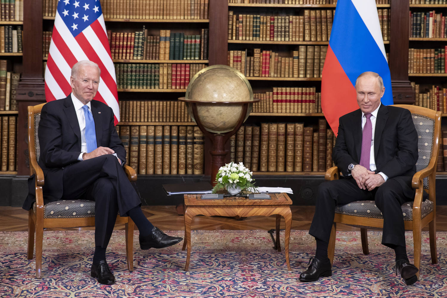 Между Русия и САЩ НАТО започва иницииран от Москва преговорен процес