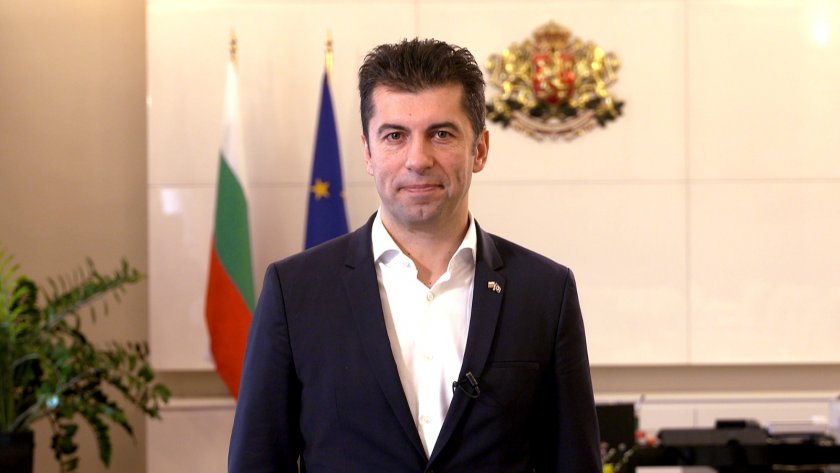 Във видеообръщение премиерът Кирил Петков отново призова българските граждани да