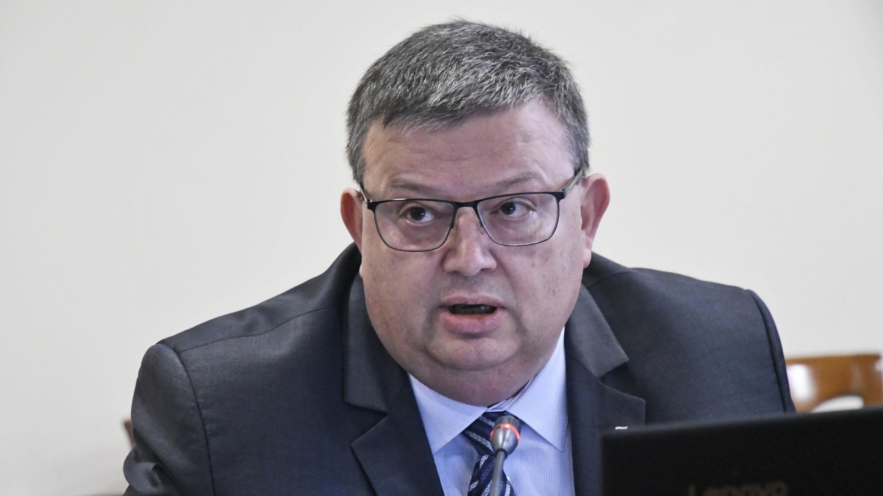 Сотир Цацаров е депозирал оставката си в НС предаде БГНЕС Моблата