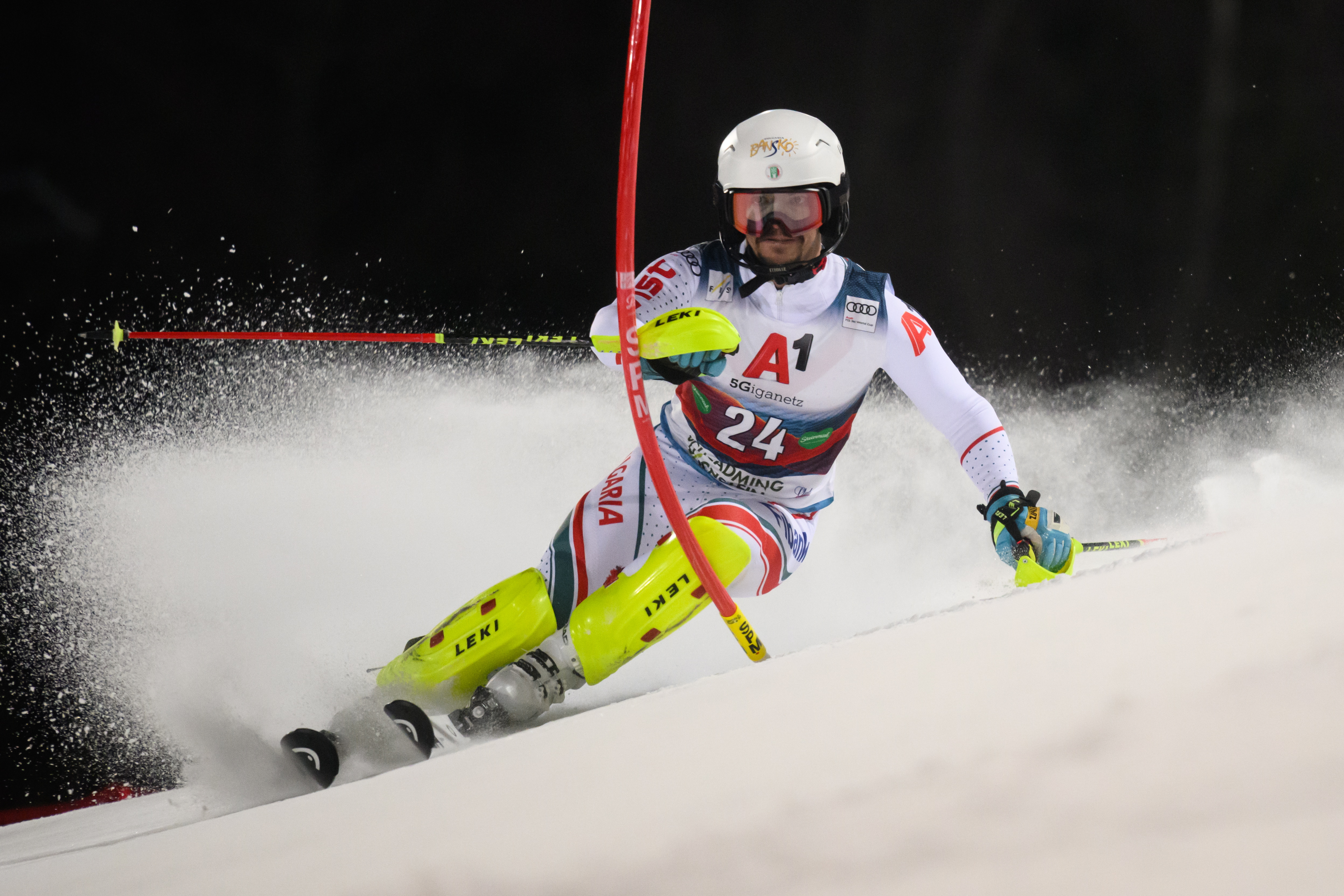 Най добрият български скиор алпиец Алберт Попов изравни своето най добро класиране за