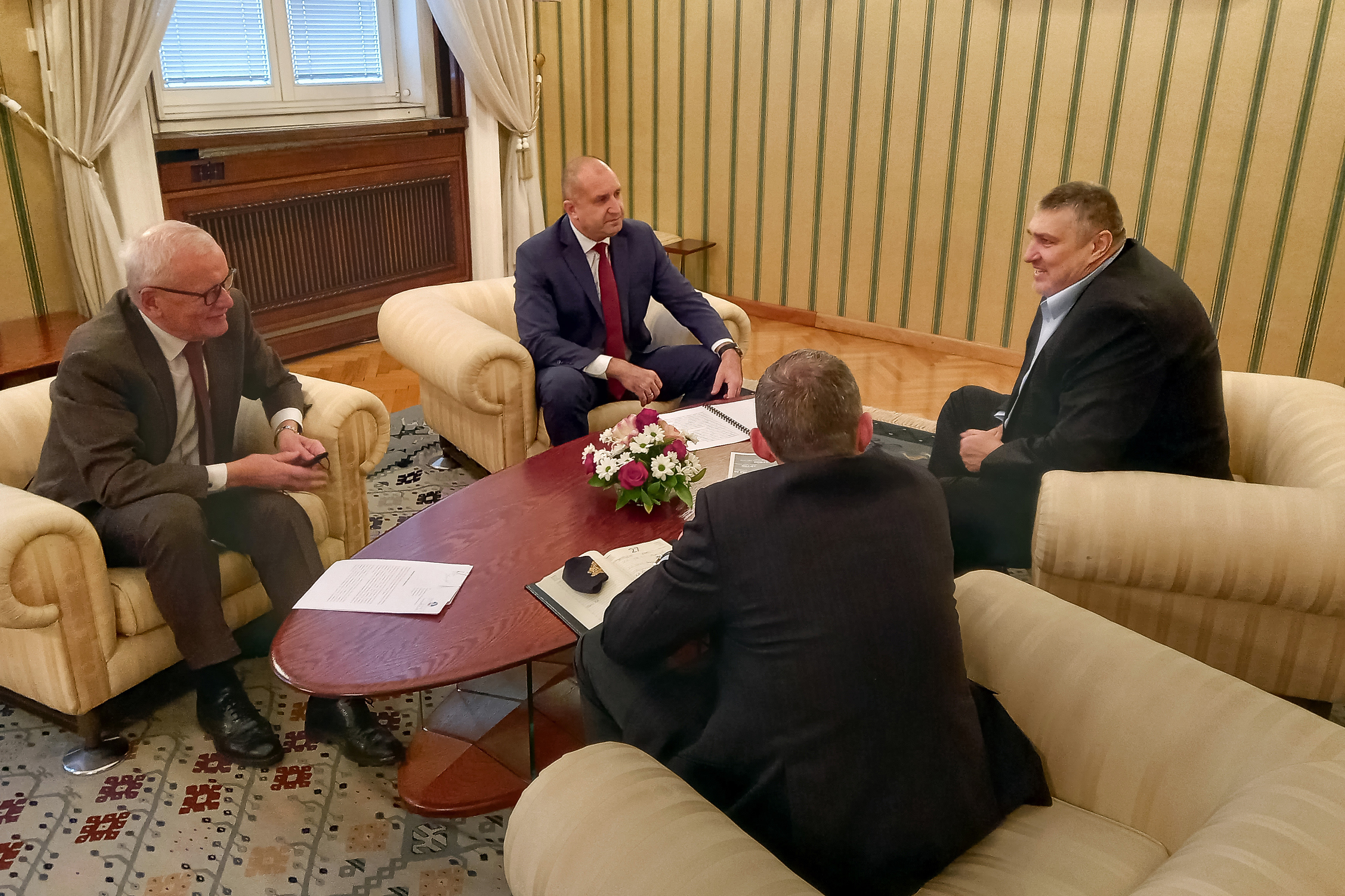 Държавният глава Румен Радев се срещна днес на Дондуков 2