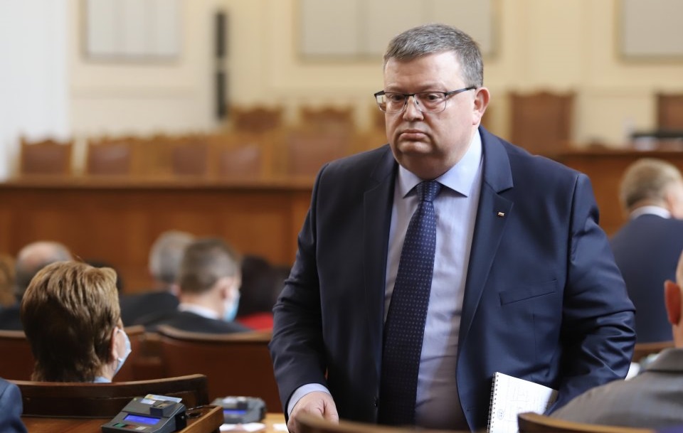 Парламентът реши за оставката на Сотир Цацаров като председател на