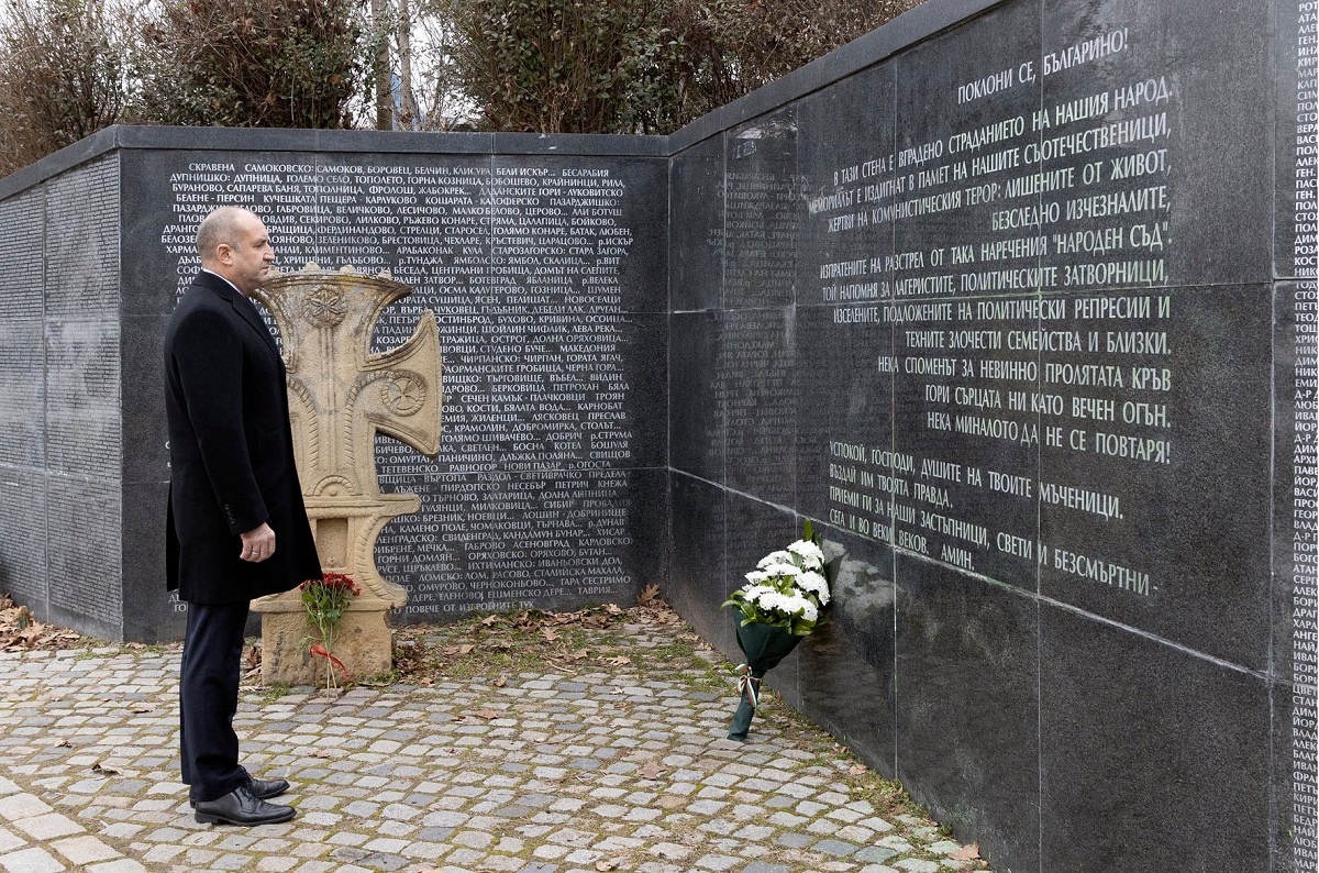 На 1 февруари президентът Румен Радев отдаде почит пред паметника