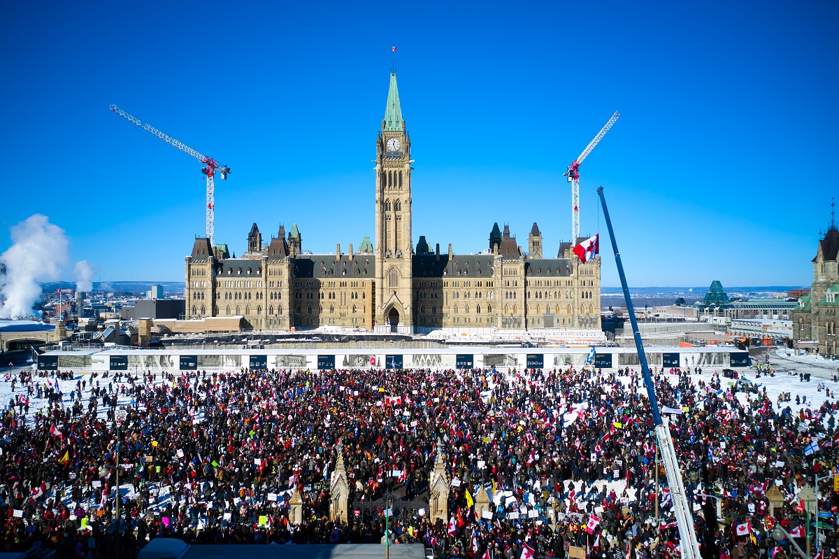 Повече демонстранти излязоха по улиците на Отава и други канадски