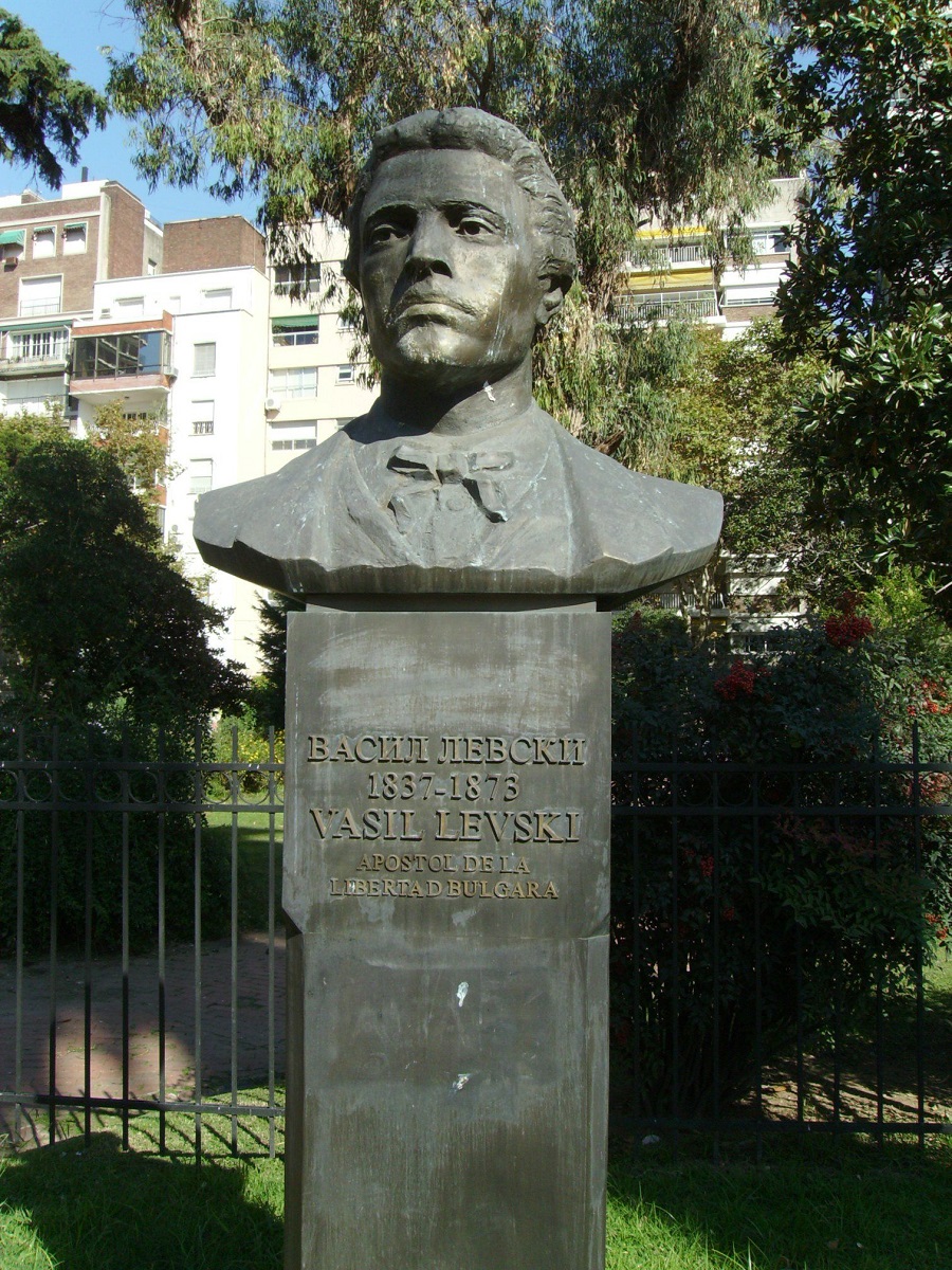 Направен е опит за кражба на бюста на Васил Левски