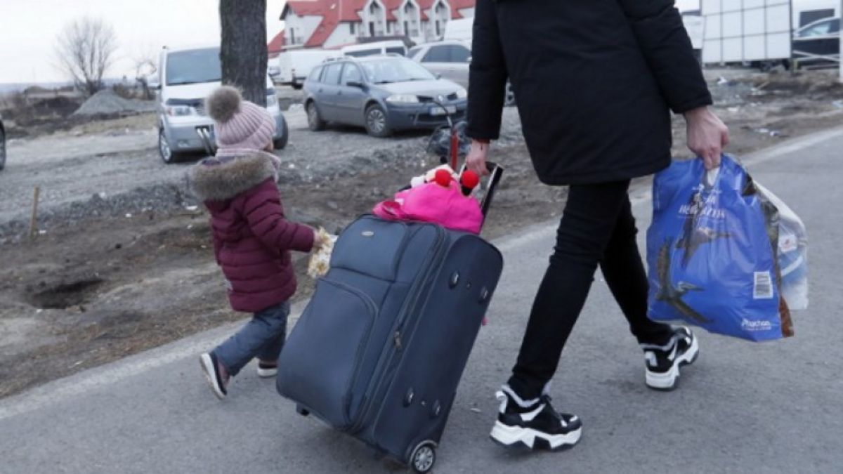 Около 156 000 бежанци са пристигнали в Полша от Украйна