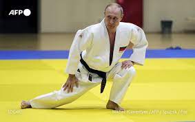 Международната федерация по джудо IJF отстрани Владимир Путин от почетното