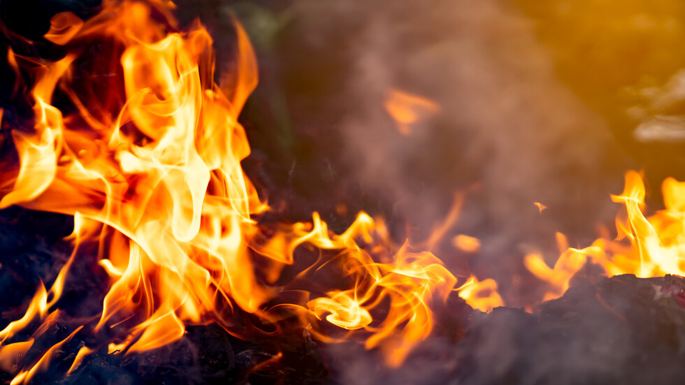 Възрастна жена загина при пожар в новозагорското село Любенец съобщиха