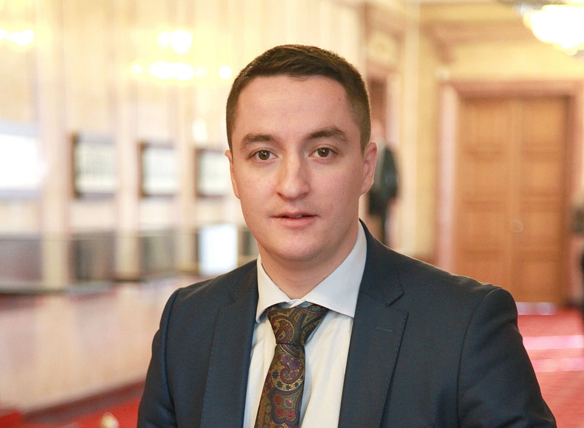 Секретарят на парламентарната група на БСП Явор Божанков сигнализира за