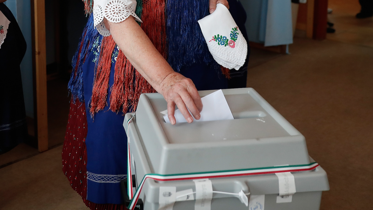 Унгарците гласуват днес на парламентарни избори след напрегната кампания доминирана