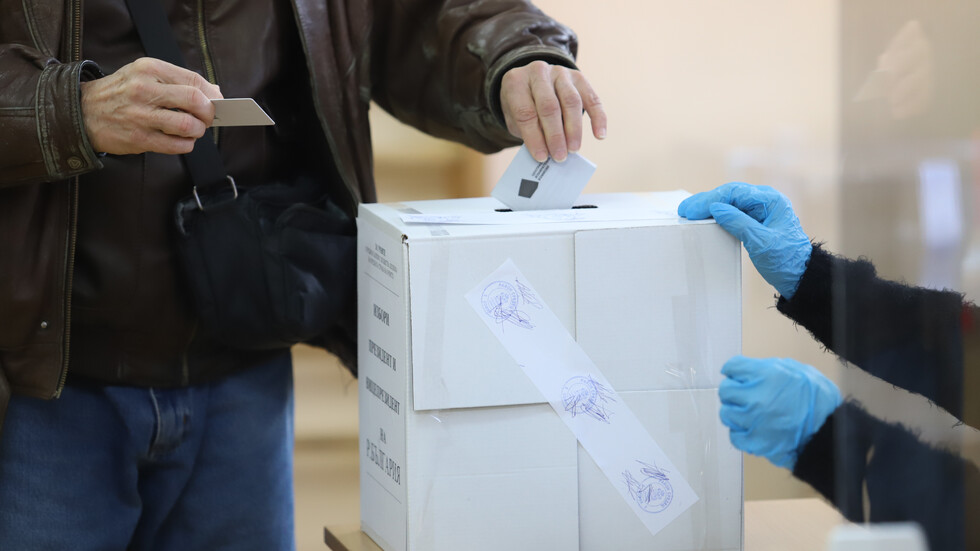 Сърбия гласува днес В страната се провеждат предсрочни парламентарни и