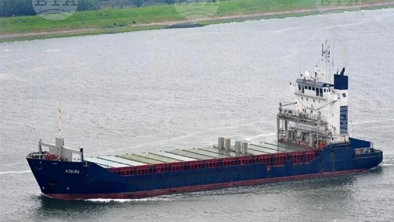 Украйна съобщи за товарен кораб, който потъва в обсаденото украинско