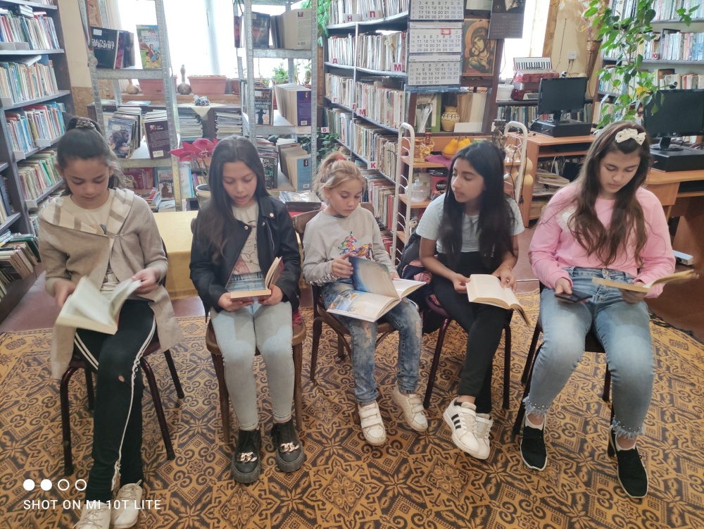 Инициативите по повод Маратон на четенето започнаха в библиотеката на