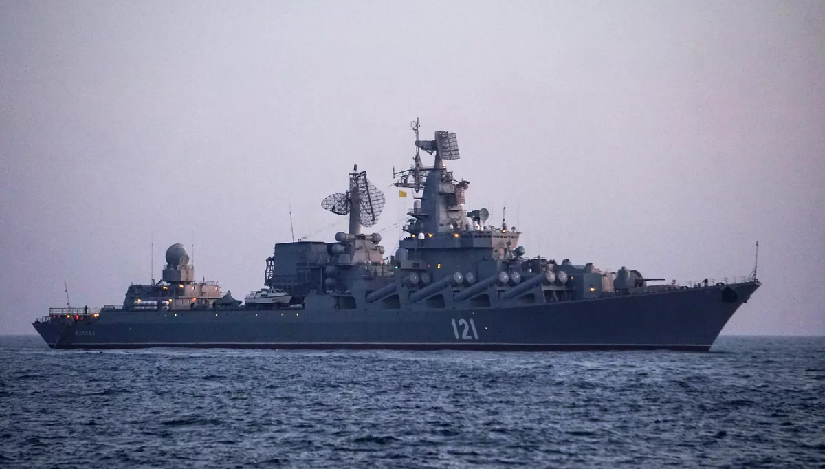 Ракетите на крайцера Москва, който пострада от пожар предния ден,