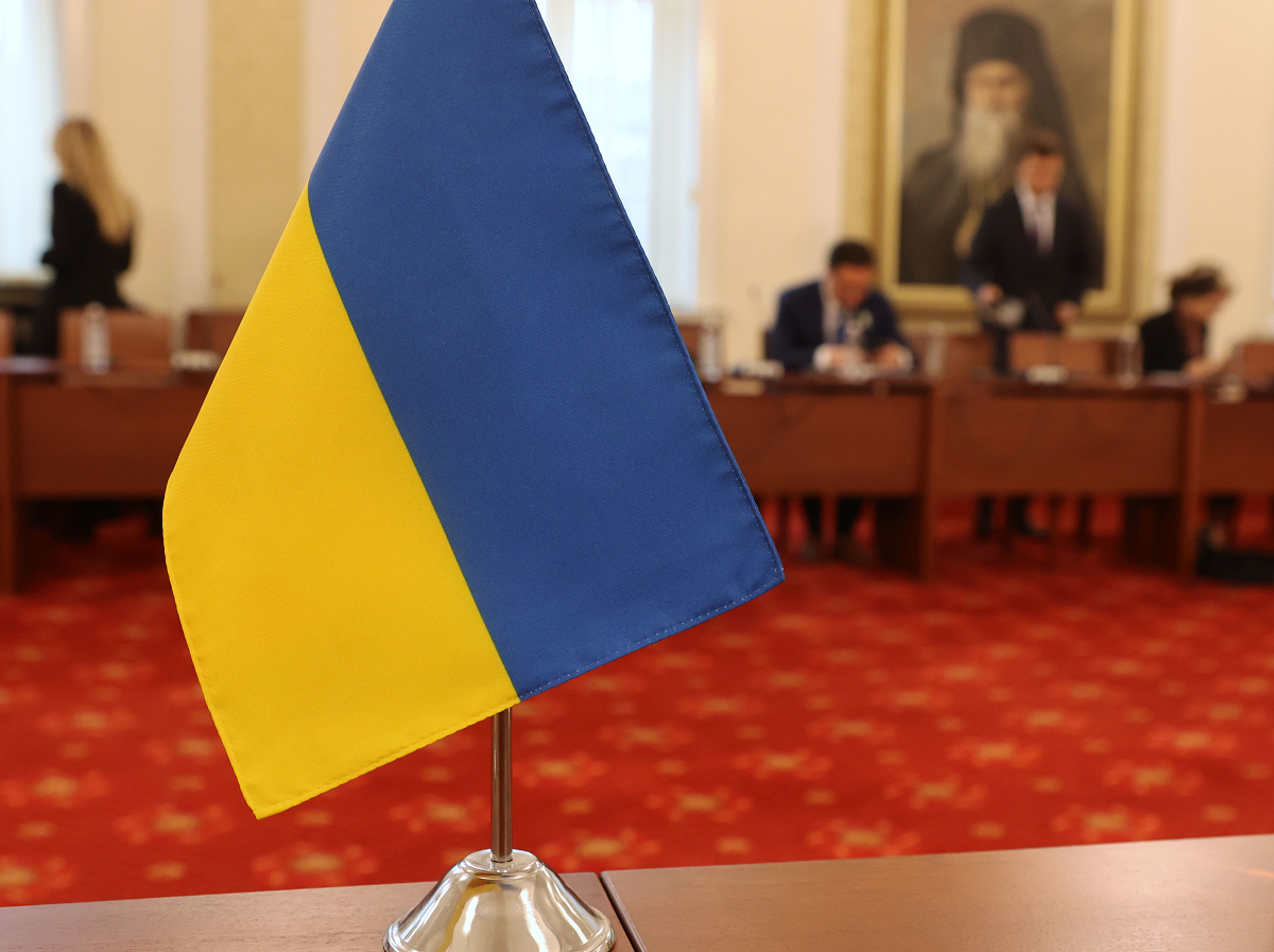 Комисията по външна политика реши: Няма да пращаме оръжия за Украйна, даваме каски и бронежилетки