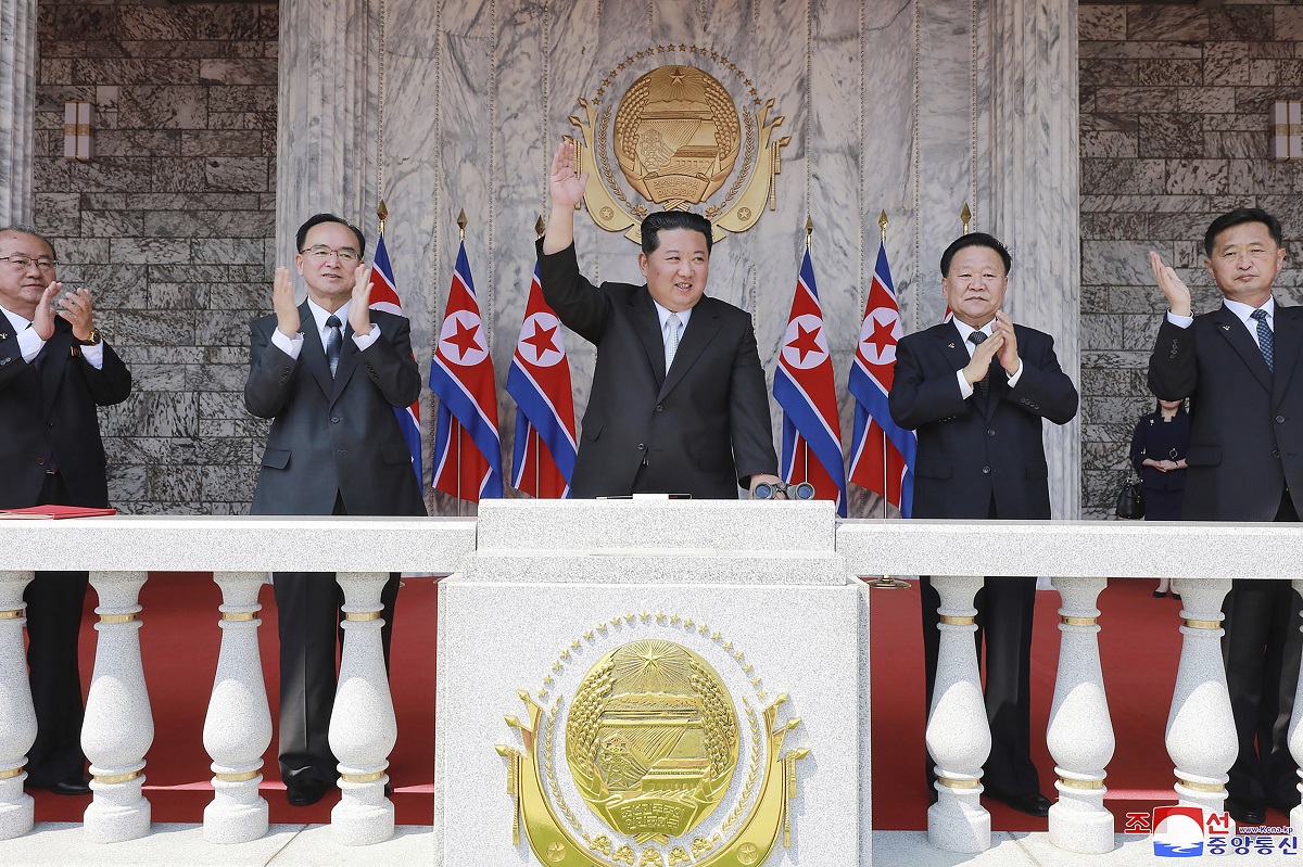 Севернокорейските държавни медии заявиха днес, че под предводителството на Ким