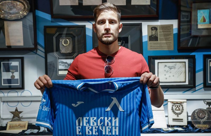 Левски подписа договор със защитника Анте Блажевич, съобщиха от клуба.