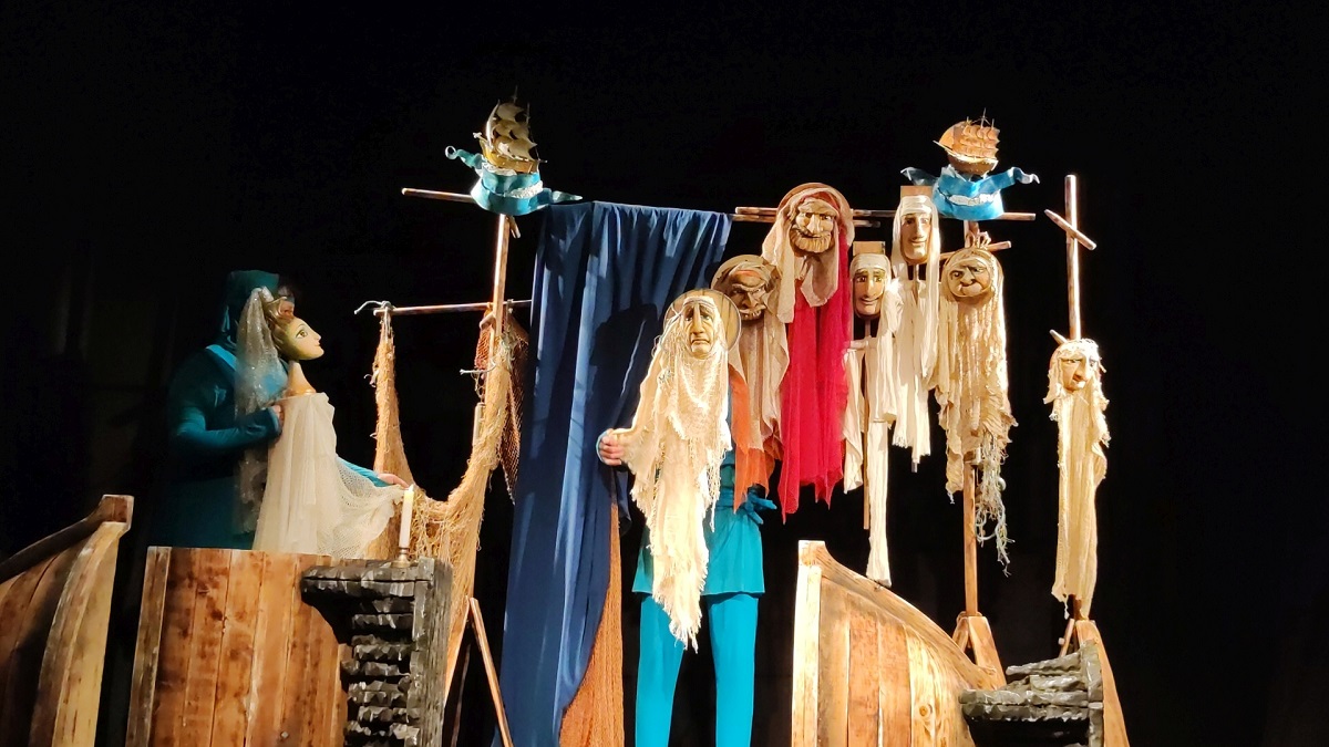 Търновските актьори от Куклен театър Весел за по малко от месец