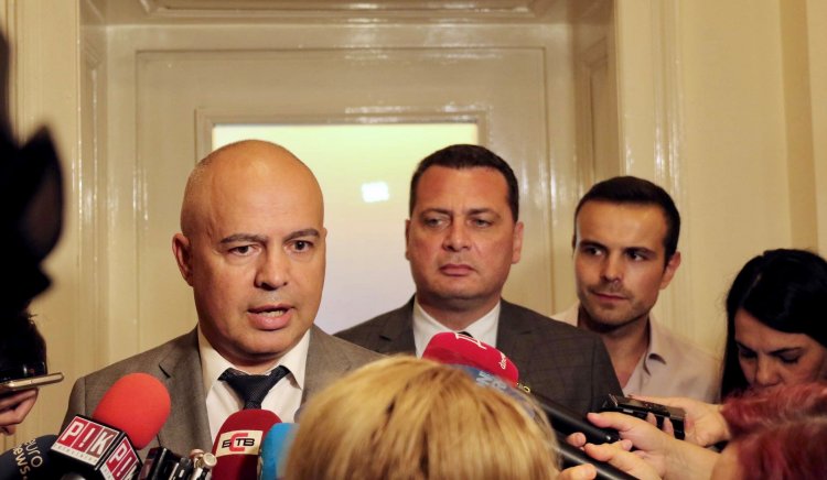 Съдбата на България след вота на недоверие е или правителството